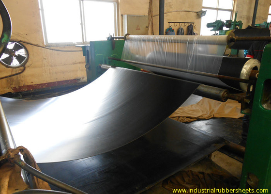 4 - 16Mpa निर्माण औद्योगिक एनबीआर रबड़ चादर का रोल, ब्लैक रबर शीट